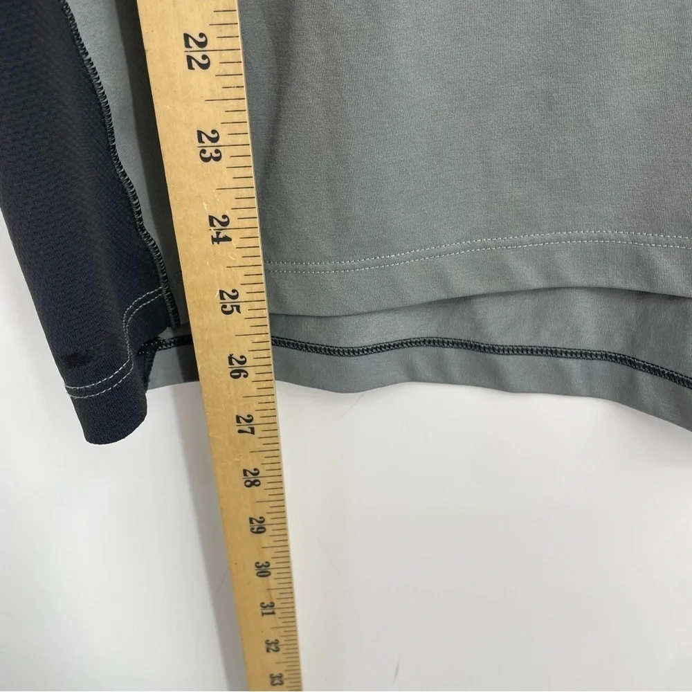 The North Face Flash Dry-XD Men’s t shirt‎ Size M gray